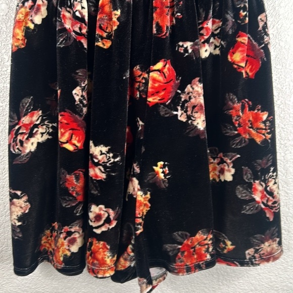 Xhilaration 90's Y2K Grunge Whimsygoth Black Velvet Floral Romper Size Medium - Picture 3 of 8